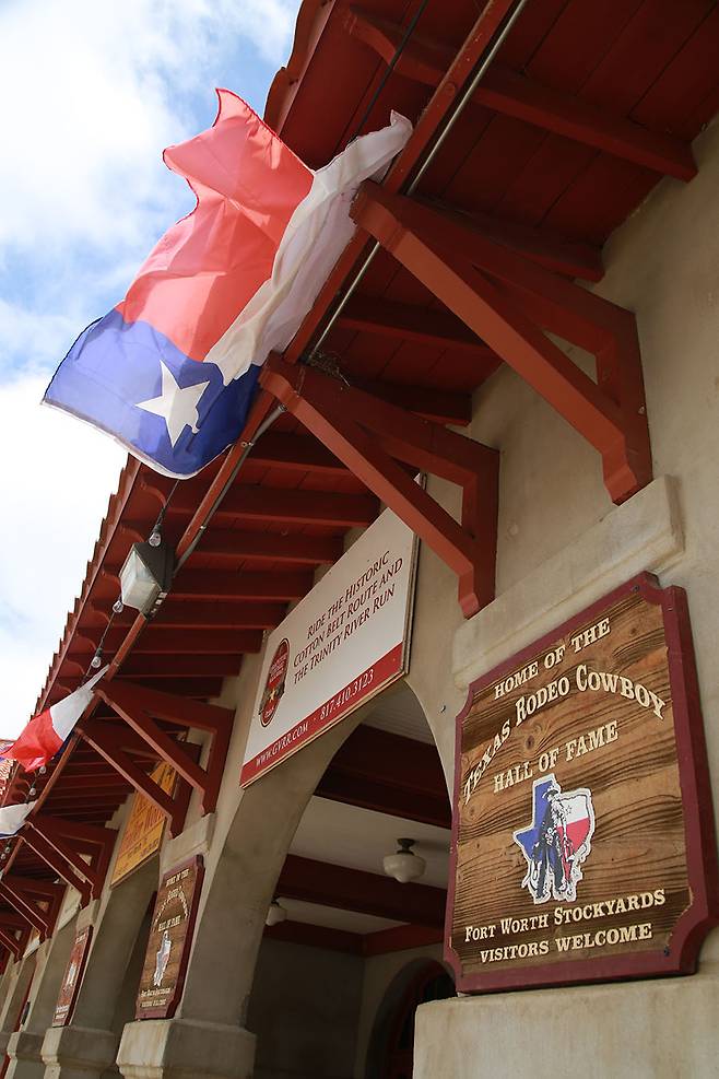 역대 로데오 경기에 출전한 카우보이를 기념하는 카우보이 명예의 전당.