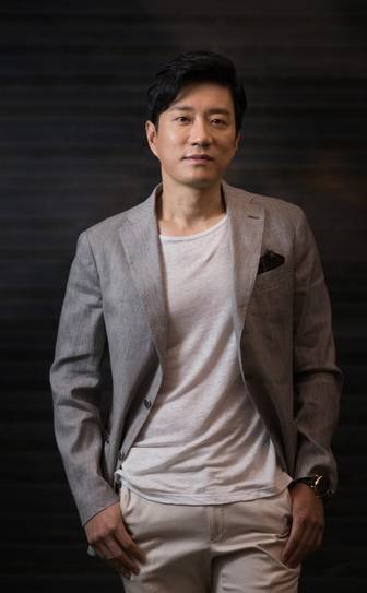 연기할 때는 입고 있는 옷의 깊이, 흘리는 눈물의 온도까지 생각한다는 김명민./사진=고운호 기자