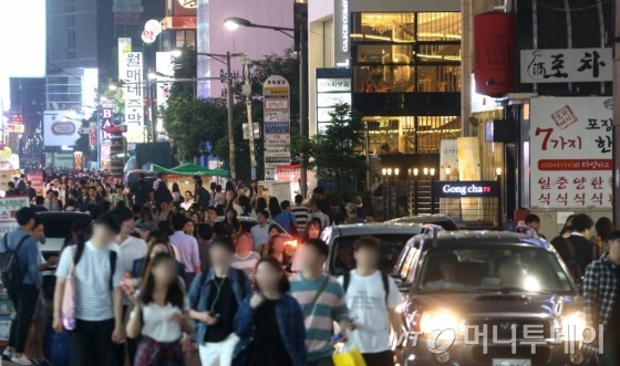 2016.05.20 강남역 묻지마 살인사건 관련 강남역10번출구 및 일대 스케치/사진=이동훈기자