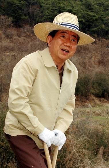 고향 경남 봉하마을에서 소박한 삶을 살았던 노무현 전 대통령. 사진=노무현 재단 고향 경남 봉하마을에서 소박한 삶을 살았던 노무현 전 대통령. 사진=노무현 재단