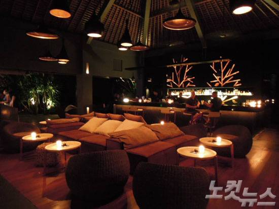 풀장은 없지만 데이베드가 많아 인기가 많은 쿠데타. (사진=클럽발리 제공)