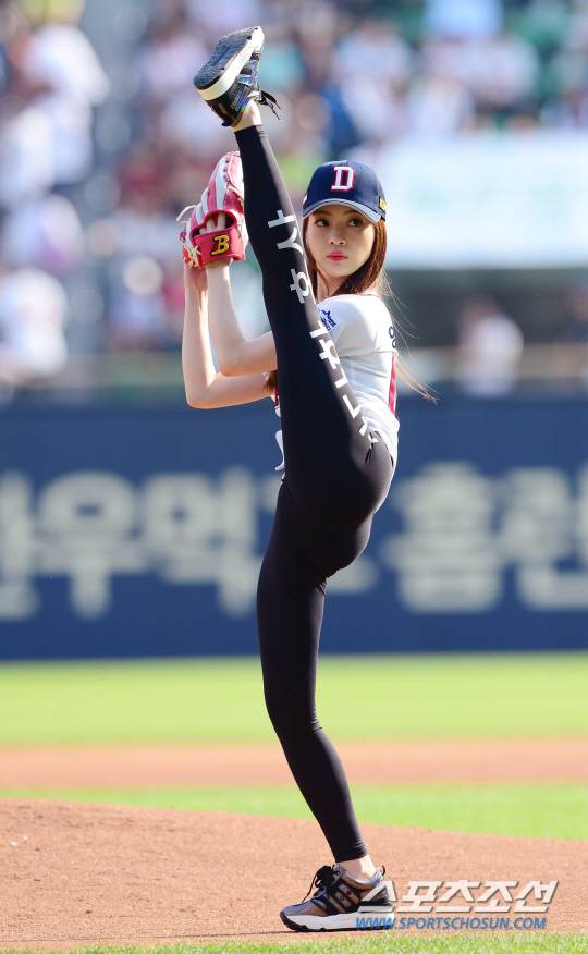 [포토] 양정원, 차원이 다른 하이킥 시구!