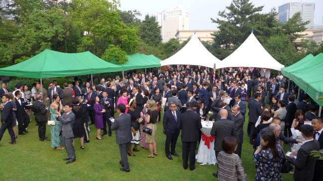 Reception at the embassy marking the Queen's 90th birthday (Joel Lee / The Korea Herald)