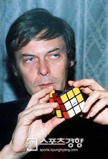 큐브 발명가 에르노 루빅/경향DB