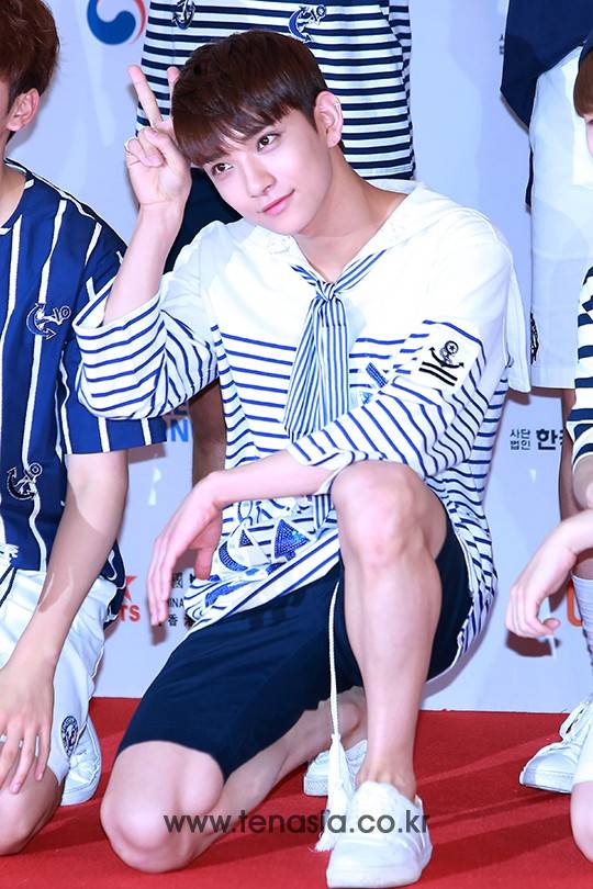 세븐틴 조슈아가 포즈를 취하고 있다. (드림콘서트)