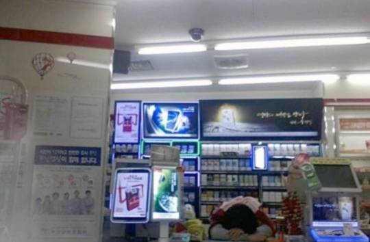 치열해지는 취업 준비와 값비싼 ‘추가수당’ 유혹이 청춘들을 새벽 일터로 내몰고 있다. 사진은 관련 이미지.