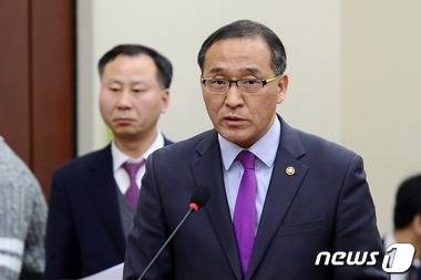 홍윤식 행정자치부 장관.© News1 민경석 기자