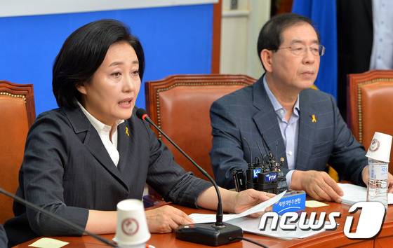 박영선  더불어민주당 의원(왼쪽)과 박원순 서울시장(오른쪽). /뉴스1 © News1 박세연 기자