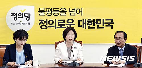 【서울=뉴시스】홍찬선 기자 = 정의당 심상정 대표가 16일 오전 서울 여의도 국회에서 열린 상무위원회에 참석해 모두발언을 하고 있다. 2016.06.16.   mania@newsis.com