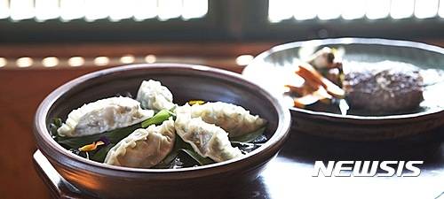 【서울=뉴시스】메이필드 호텔 '봉래헌'의 '녹수선화 상차림'.