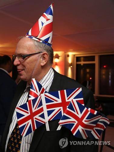 투표결과에 기뻐하는 브렉시트 지지자(AFP=연합뉴스)