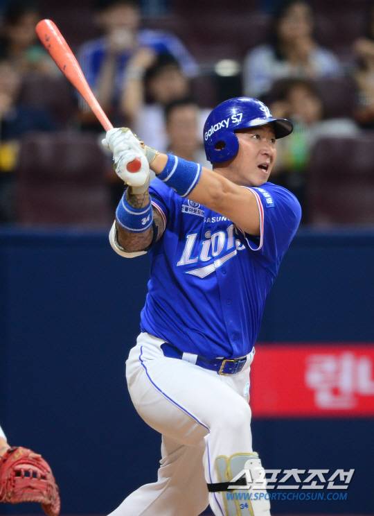 [포토] 최형우 '아직 안 끝났다고!'