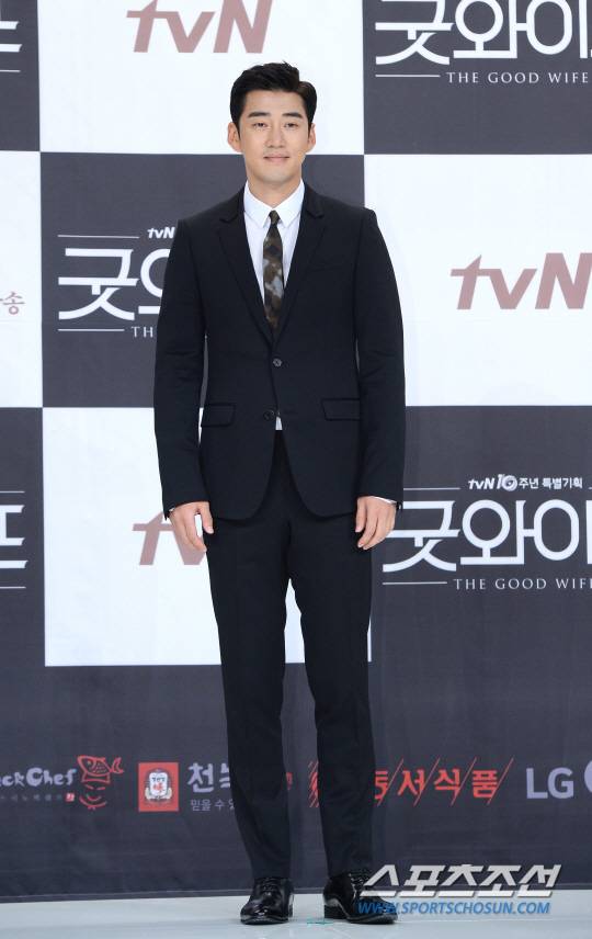 [포토] 윤계상 '강인함과 부드러움을 동시에'