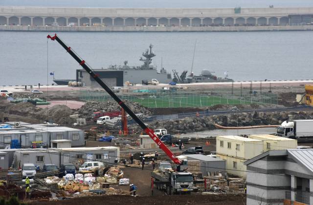 제주 서귀포시 강정마을에서 ‘제주해군기지’ 공사가 한창 진행 중이다. 한겨레 강재훈 선임기자