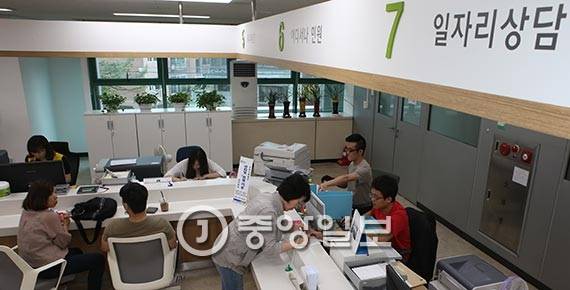 경기 부천시는 4일 전국 최초로 구(區)를 폐지하고 행정복지센터 10곳을 출범시켰다. 주민 센터 업무와 기존 구청 사무 일부를 처리한다. [사진 김춘식 기자]