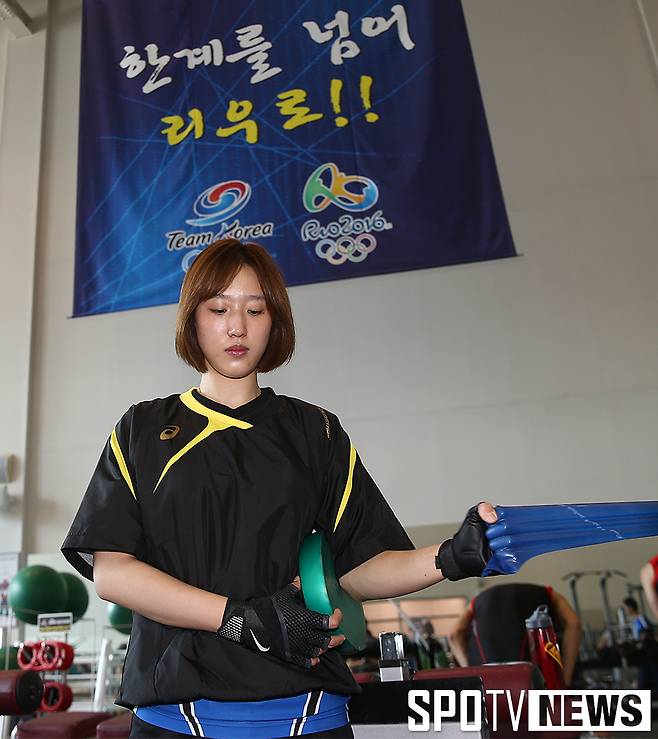 ▲ 충북 진천선수촌에서 웨이트트레이닝을 하고 있는 황연주 ⓒ 곽혜미 기자