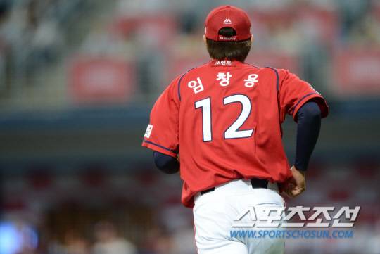 [포토] 마운드 오르는 임창용, 8개월만의 1군 등판!