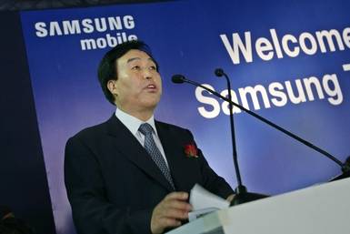 2006년 이기태 당시 삼성전자 사장이 인도 하리야나주 구루가온시에서 열린 삼성휴대폰 인도공장 준공식에서 축사를 하고 있다. / 삼성전자 제공