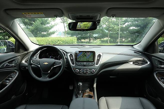 쉐보레 말리부 2.0T LTZ 프리미엄 패키지의 실내.