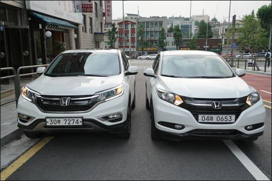 HR-V(오른쪽)와 CR-V를 비교한 모습.ⓒ혼다코리아