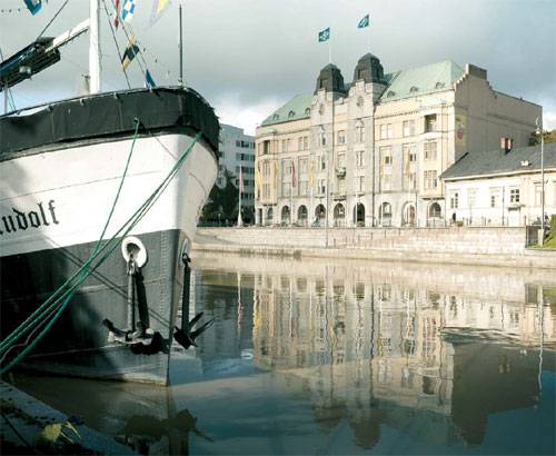 투르쿠의 심장이자 영혼으로 불리는 아우라 강. 정박된 보트 위에서 운영하는 레스토랑이 유명하다. [사진 제공 = 핀란드 관광청]