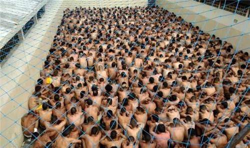 브라질 북동부 페르남부쿠 주에 있는 교도소에서 지난 주말부터 사흘째 폭동이 계속돼 20여 명의 사상자가 발생했다[출처:브라질 뉴스포털 UOL]