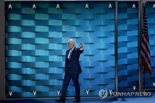 26일(현지시간) 미국 민주당 전당대회장에 연사로 나선 빌 클린턴 전 대통령 (AFP=연합뉴스)