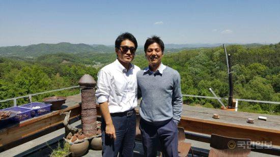 사진 왼쪽이 김민호 변호사. 세종에 내려와서 식사 후 한 컷. 많이 세련돼졌다.