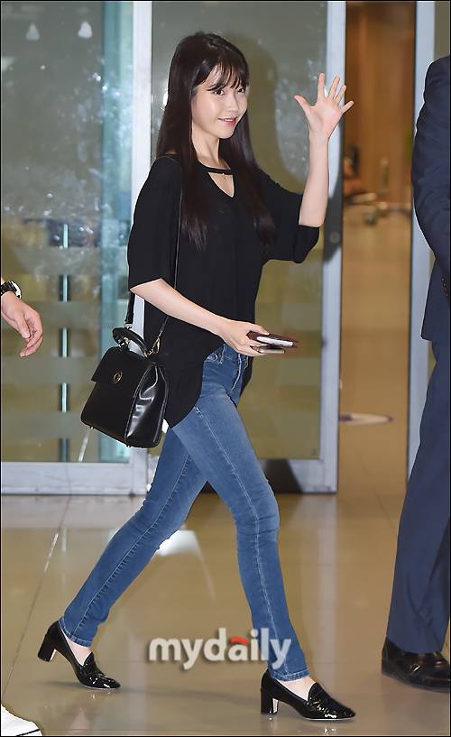 ▲ 아이유, '구두를 신어도 꼬꼬마포스'