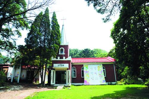 광교산 숲 속에 자리 잡은 고기교회 예배당.  용인=김보연 인턴기자
