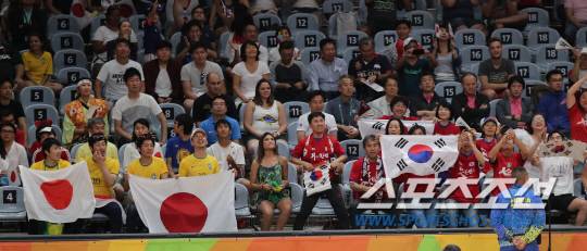 [리우포토] 여자배구 '일본 관중은 우울 모드'