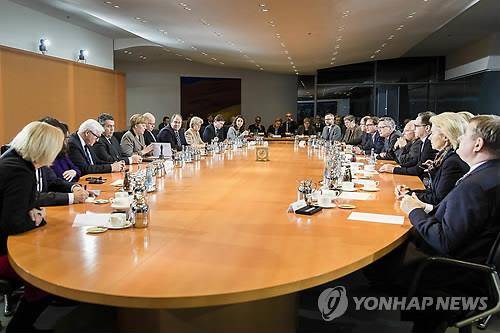 2016년 1월 독일 긴급 내각회의 모습 (자료사진, EPA=연합뉴스)