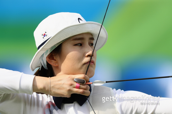 한국 여자양궁 대표팀이 올림픽 8연패의 위업을 달성했다. 기보배가 경기에 임하고 있다. 게티이미지/멀티비츠