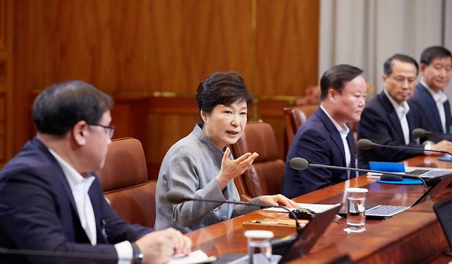 박근혜 대통령이 지난 8일 수석비서관회의에서 발언하고 있다.  청와대 누리집