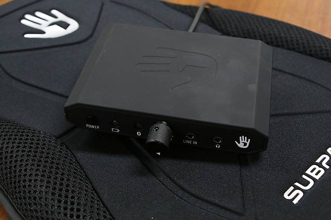 서브팩의 핵심 중 하나인 콘트롤러.