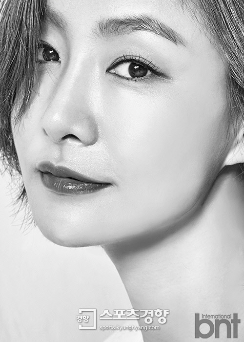 배우 박효주 패션지 화보. 사진 bnt 인터내셔널
