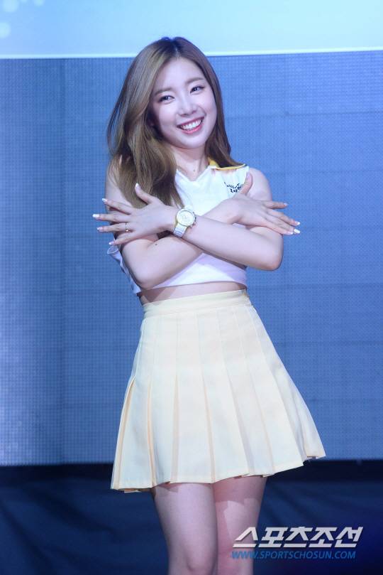 [포토] 아이비아이 채경 '청초한 미모를 담아~'