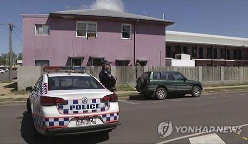 지난 23일 밤 흉기 난동 사건이 일어나 3명의 사상자가 발생한 호주 퀸즐랜드주 홈 힐의 호스텔[AP=연합뉴스]