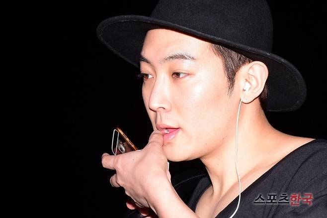 하와이로 출국하기 위해 인천국제공항으로 들어서고 있는 트랙스 제이. 사진=강도형 인턴기자 multi@hankooki.com