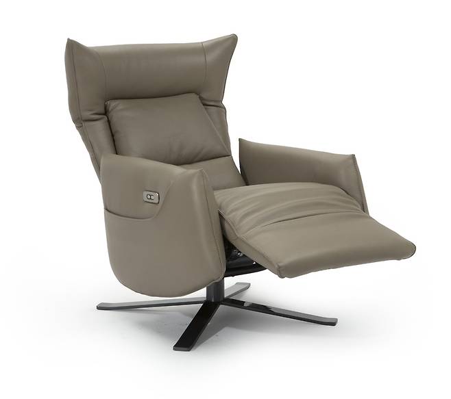 나뚜찌 에디션스의 ‘이지릴렉스’ 리클라이너. 나뚜찌 제공.