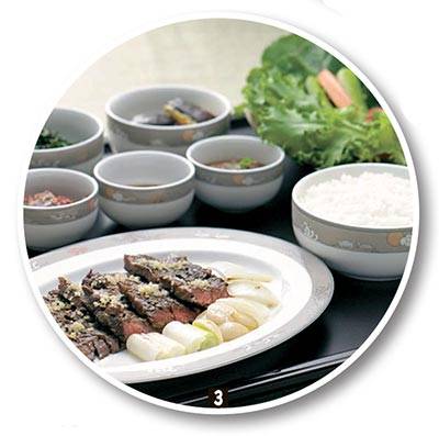 ③ 아시아나항공 일등석에서 제공되는 궁중쇠갈비 쌈상 [사진 각 항공사]