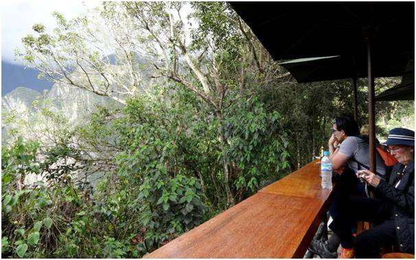 마추픽추 입구의 유일한 바이자 레스토랑. 목은 타는데 일반 식당 물가의 3배를 자랑한다.