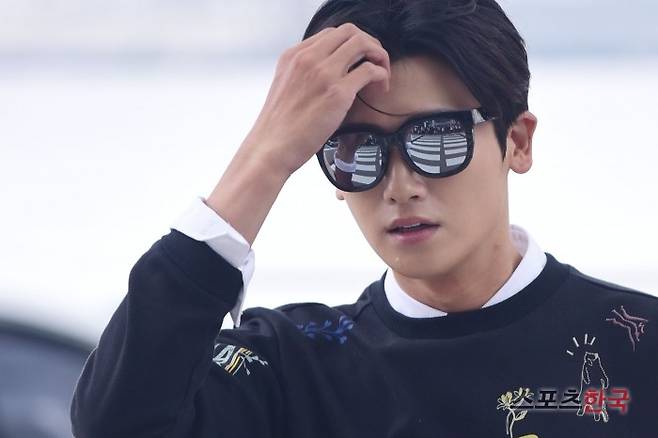 미국 뉴욕으로 출국하기 위해 인천국제공항으로 들어서고 있는 제국의 아이들 박형식. 사진=강도형 인턴기자 multi@hankooki.com