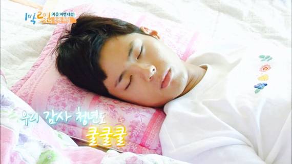 KBS 예능프로그램 `1박2일`에 위안부 피해자 후원 티셔츠를 입고 출연한 박보검 [동영상 캡처]