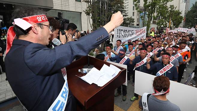 7일 오후 서울 중구 대한항공 빌딩 앞에서