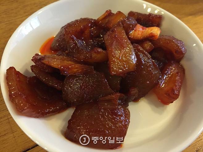 북한식 돼지껍데기볶음.