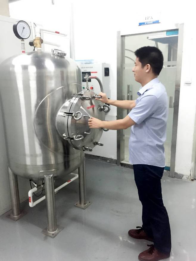 KTL 중국 시험소에 있는 압력을 테스트하는 기기.