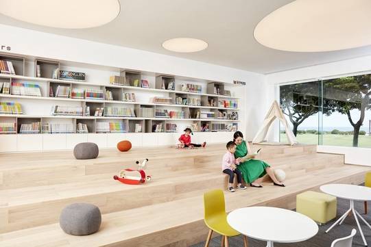 엄마와 아이가 함께 시간을 보낼 수 있는 리조트 실내 공간 모습. /해비치 제주 제공