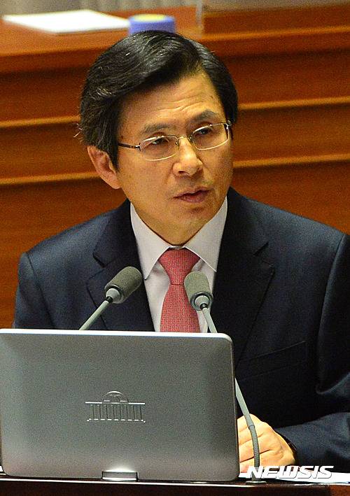 【서울=뉴시스】배훈식 기자 = 황교안 국무총리가 21일 오전 서울 여의도 국회 본회의장에서 열린 통일·외교·안보 분야 대정부 질문에 출석해 북핵 문제에 대한 질의에 답변하고 있다. 2016.09.21.    dahora83@newsis.com