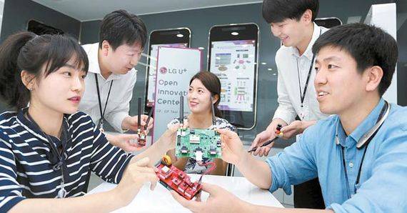 LG유플러스는 홈IoT 가입자를 시작으로 오피스텔, 아파트, 캠퍼스 및 공공건물과 도시까지 IoT 기술을 끌어올릴 예정이다. 사진은 LG유플러스의 사물인터넷 이노베이션센터 전경. [사진 LG유플러스]